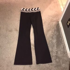 Black LuluLemon pant with a patterned band